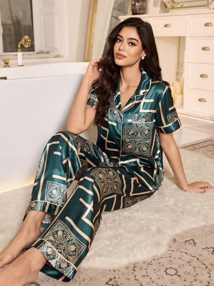 LuxeNights Womens Elegant Geomet Ric Totem Retro Print Faux Silk Carding